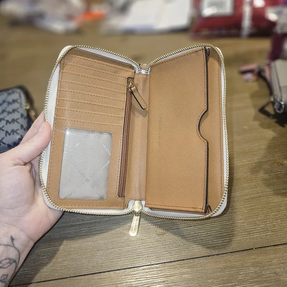 Michael Kors Gray Monogram Wallet - Picture 6 of 10